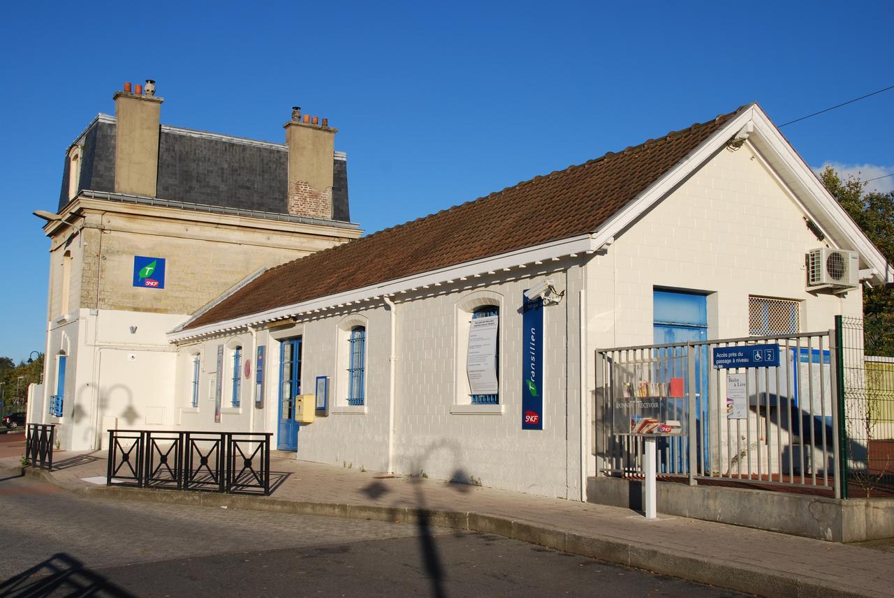Hotel Dg Méry-sur-Oise Esterno foto
